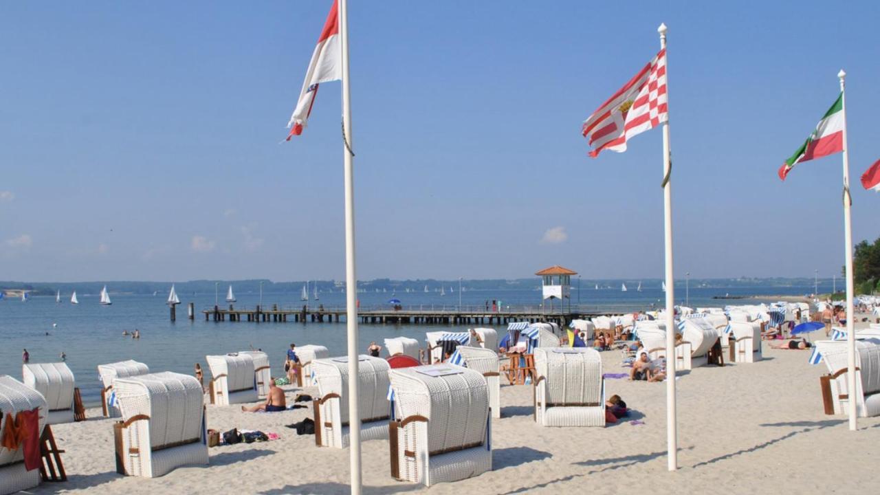 Strandblick Mit Strandkorb & Fahrraedern Glücksburg Exterior foto